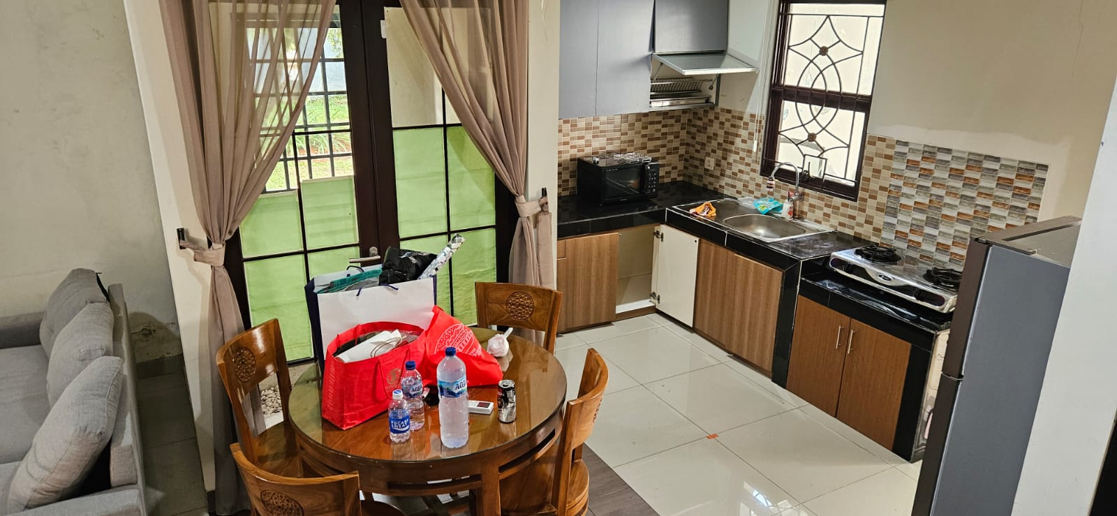Rumah Disewakan di Cluster The Patio Lippo Cikarang